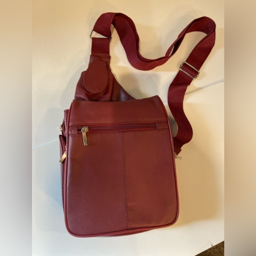 Buxton~Unisex Maroon Leather Slingback Backpack~Expandable Zippered Side Gussets